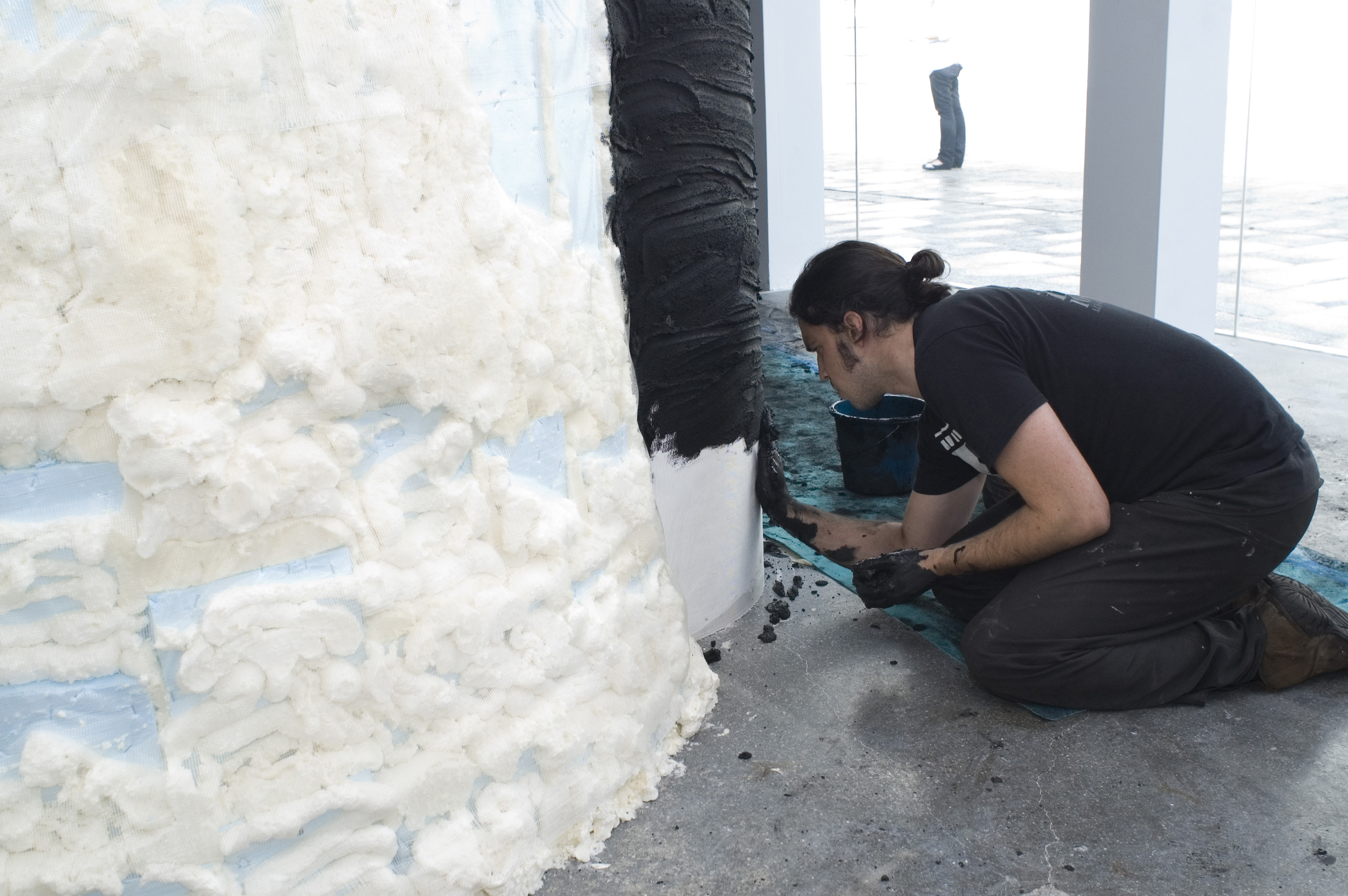 O artista durante a montaxe de Obra negra