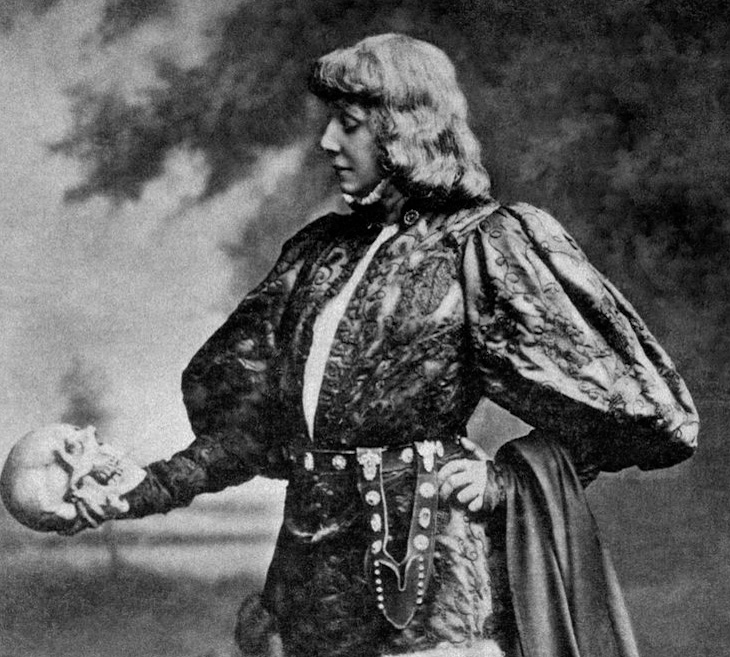 Sarah Bernhardt como Hamlet. Imaxe na Biblioteca do Congresos dos EE.UU.