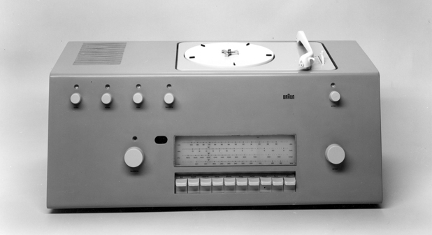 Hans Gugelot e Herbert Lindinger. Combinación de radio e tocadiscos. Braun,1956 