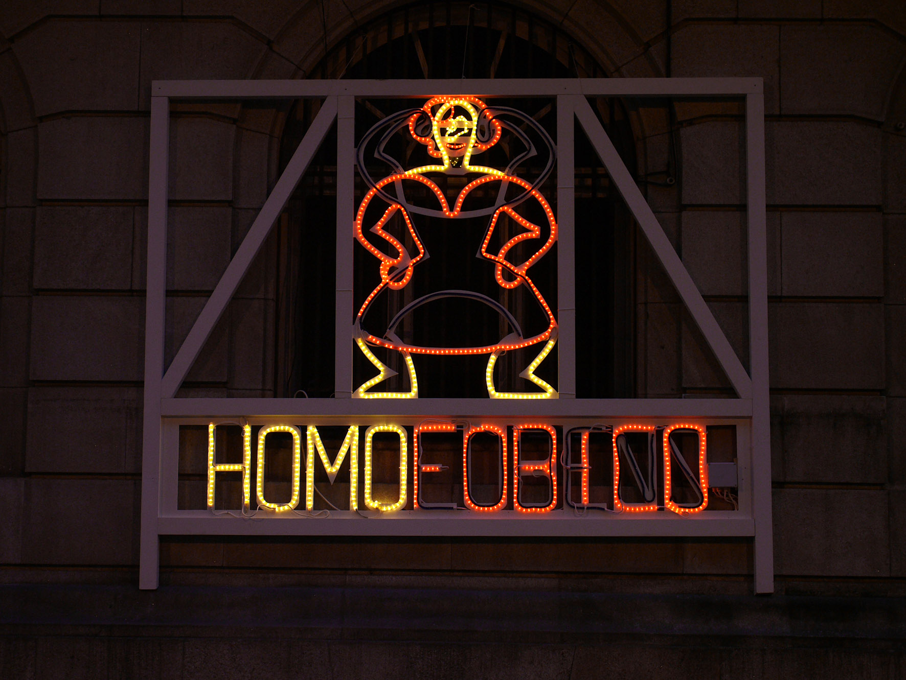 Carla Cruz, <i>Homoludens</i>, instalación luminosa.