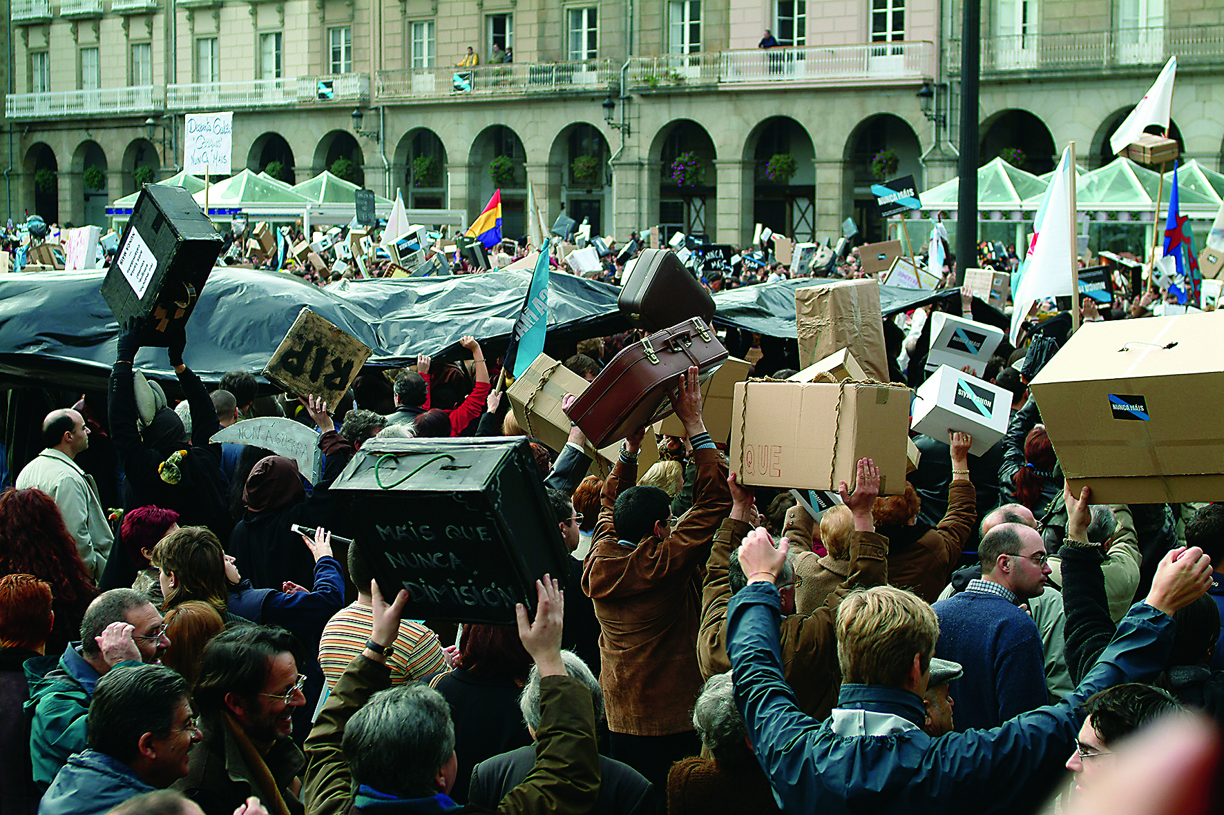 Manifestación das maletas. 9 de febreiro de 2003. A Coruña.