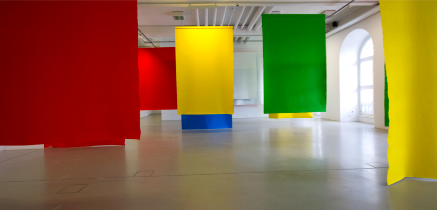 Mar Vicente. Vista da intervención Dimensionen der Malerei, 2011. Kunstverein, Museum Fridericianum, Kassel, Alemaña.