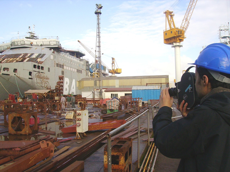 <i> O artista filmando en Asteleiros Barreras</i>, 2008.  Pedro Barateiro