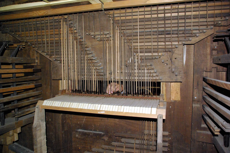 Interior do órgano de Iria Flavia