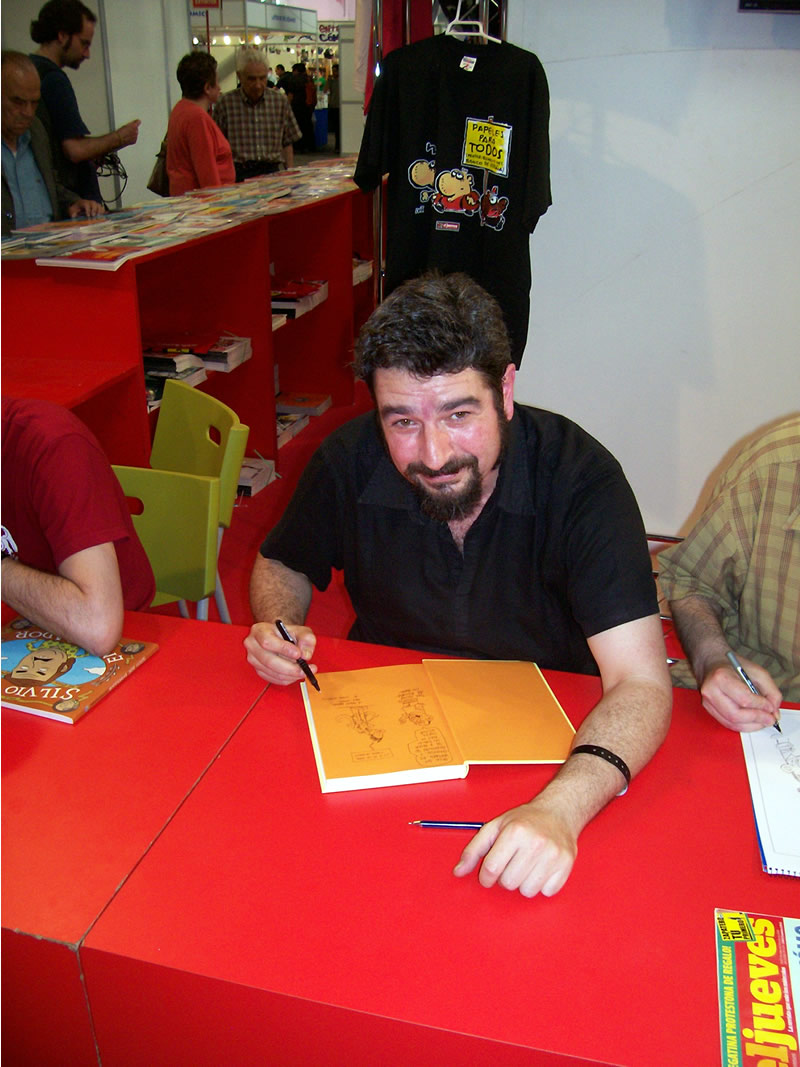 Víctor Rivas asina exemplares de Harry Pórrez