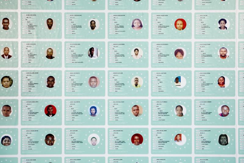 Société Réaliste. EU Green Card Lottery: The Lagos File, 20062009 (detalle)