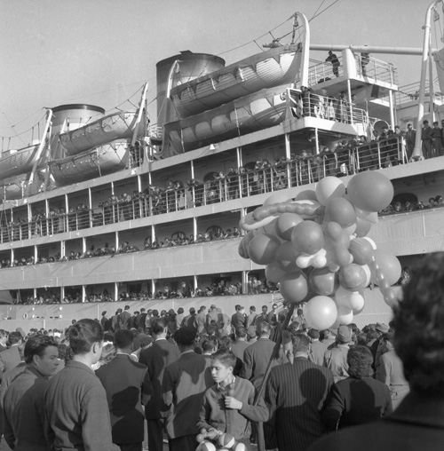 Despedida de familiares no porto.A Coruña, 1957