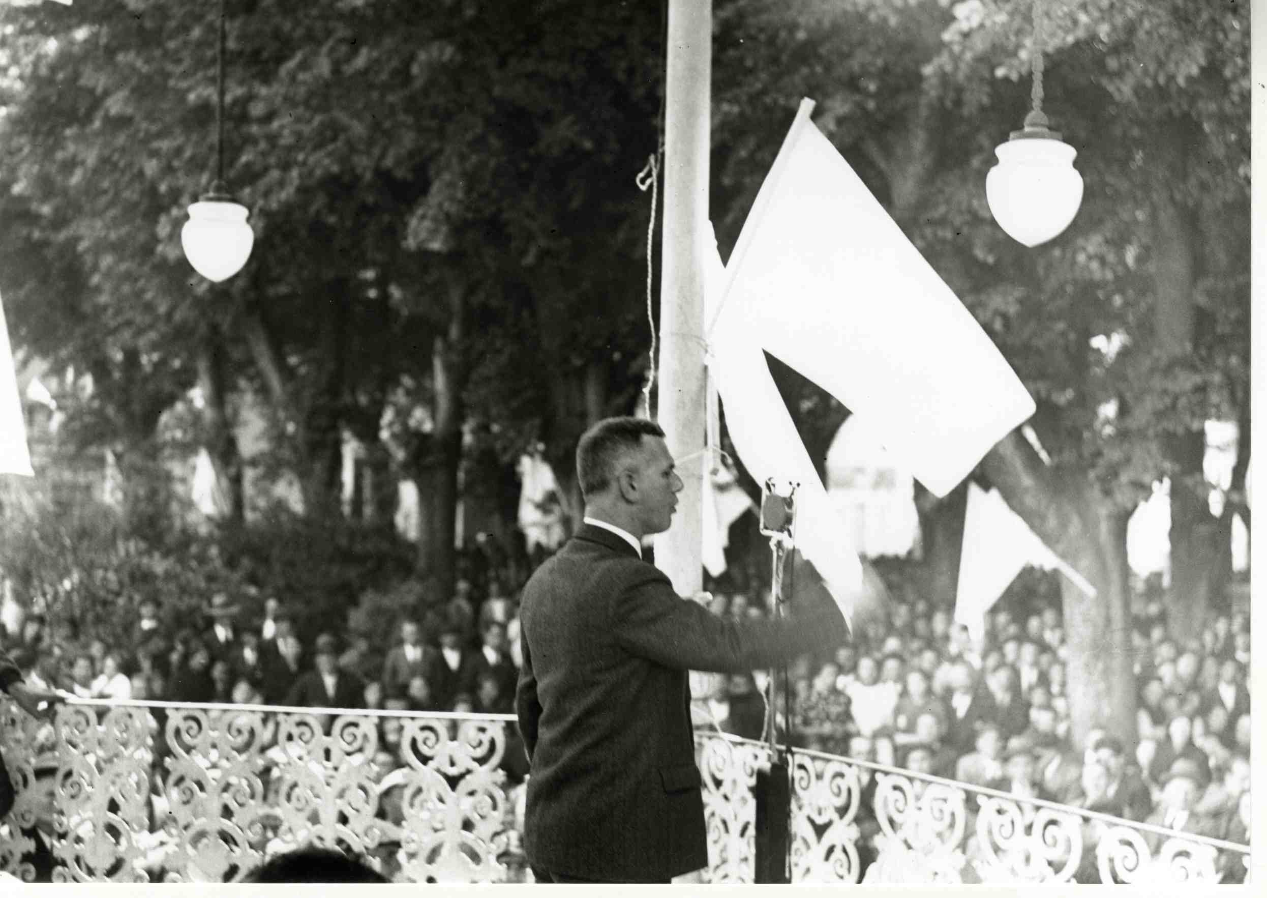 Lois Peña Novo nun mitin do Partigo Galeguista en Lugo. 1936.