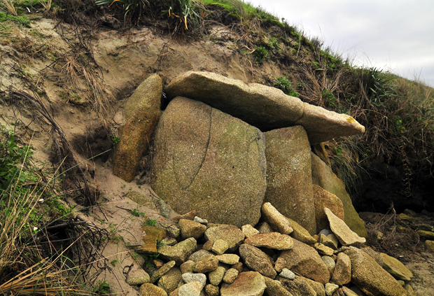 O dolmen aparecido en Guidoiro Areoso. Foto: S.F.