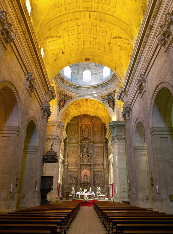 Interior da Nosa Señora da Antiga. Fonte: Turismo de Galicia