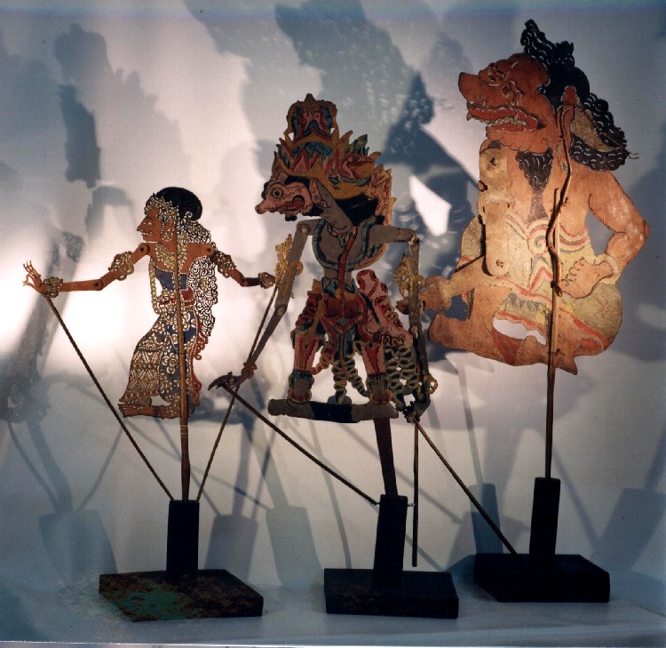 Títeres do teatro de sombras de Java. Fonte: Museo Galego da Marioneta