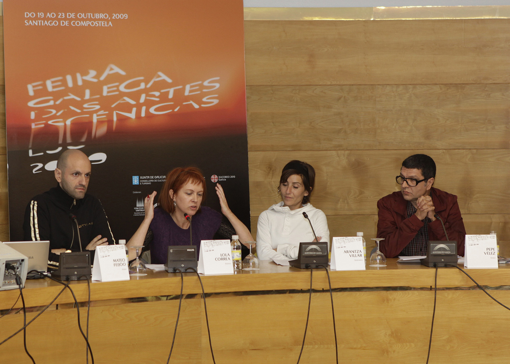 Mateo Feijoo, Lola Correa, Arantza Villar e Pepe Vélez (de esquerda a dereita) na mesa de debate sobre programacións. Fonte: Agadic