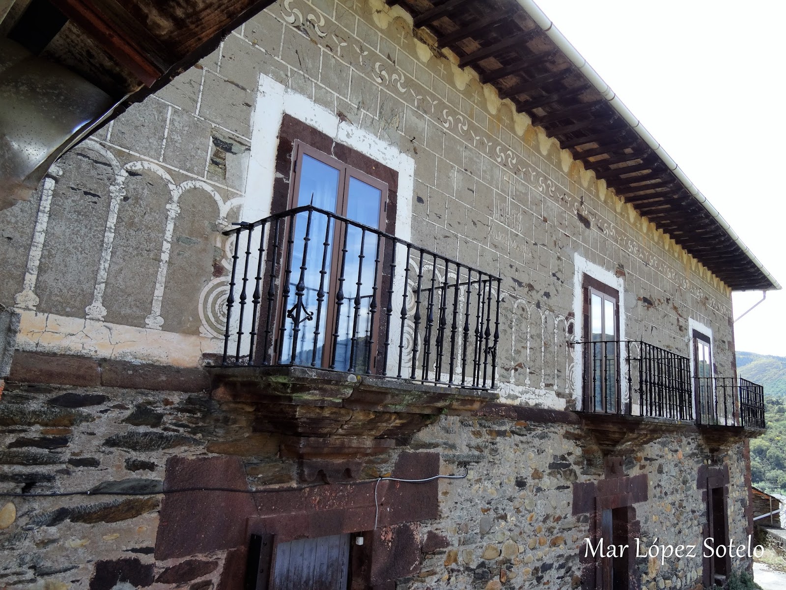 Casa esgrafiada no Camiño de Inverno. Montefurado. Quiroga.