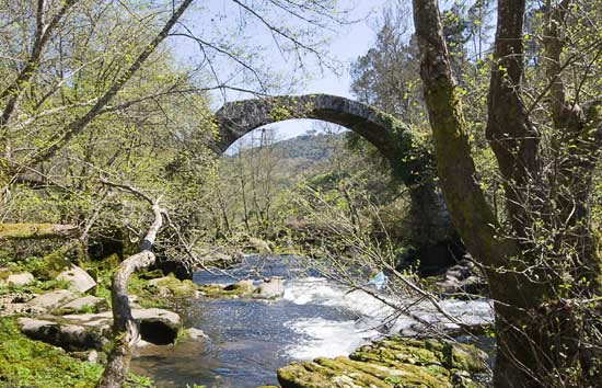 Ponte da Cruz (Pazos de Arenteiro). Foto: Turgalicia