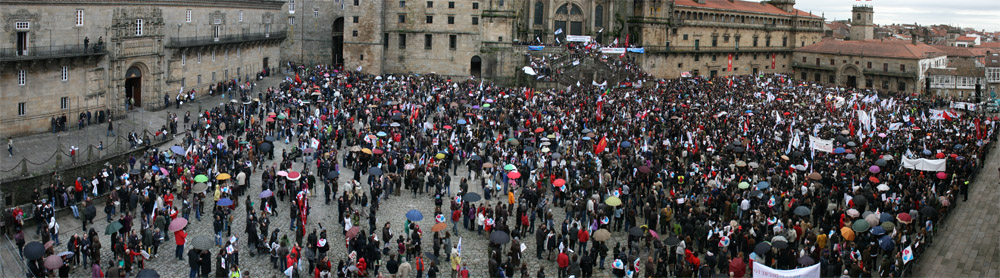 Os manifestantes entrando na Praza do Obradoiro. Foto: culturagalega.org