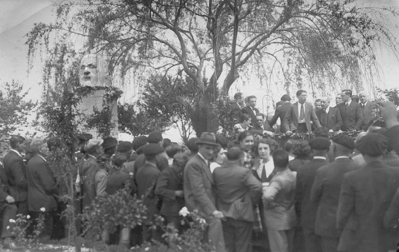 Foto da inauguración do monumento en 1936