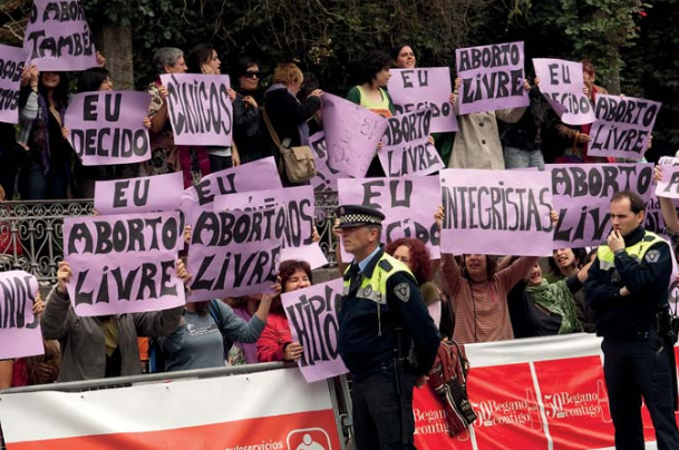 Acción feminista a favor do aborto (Compostela maio 2009). Fondo Comisión de Igualdade.