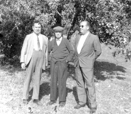 Ken Keirades (centro) e Ben-Cho-Shey (dereita)