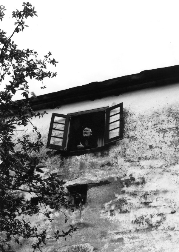 Uxío Novoneyra na súa casa do Courel.    Foto: Fundación Novoneyra