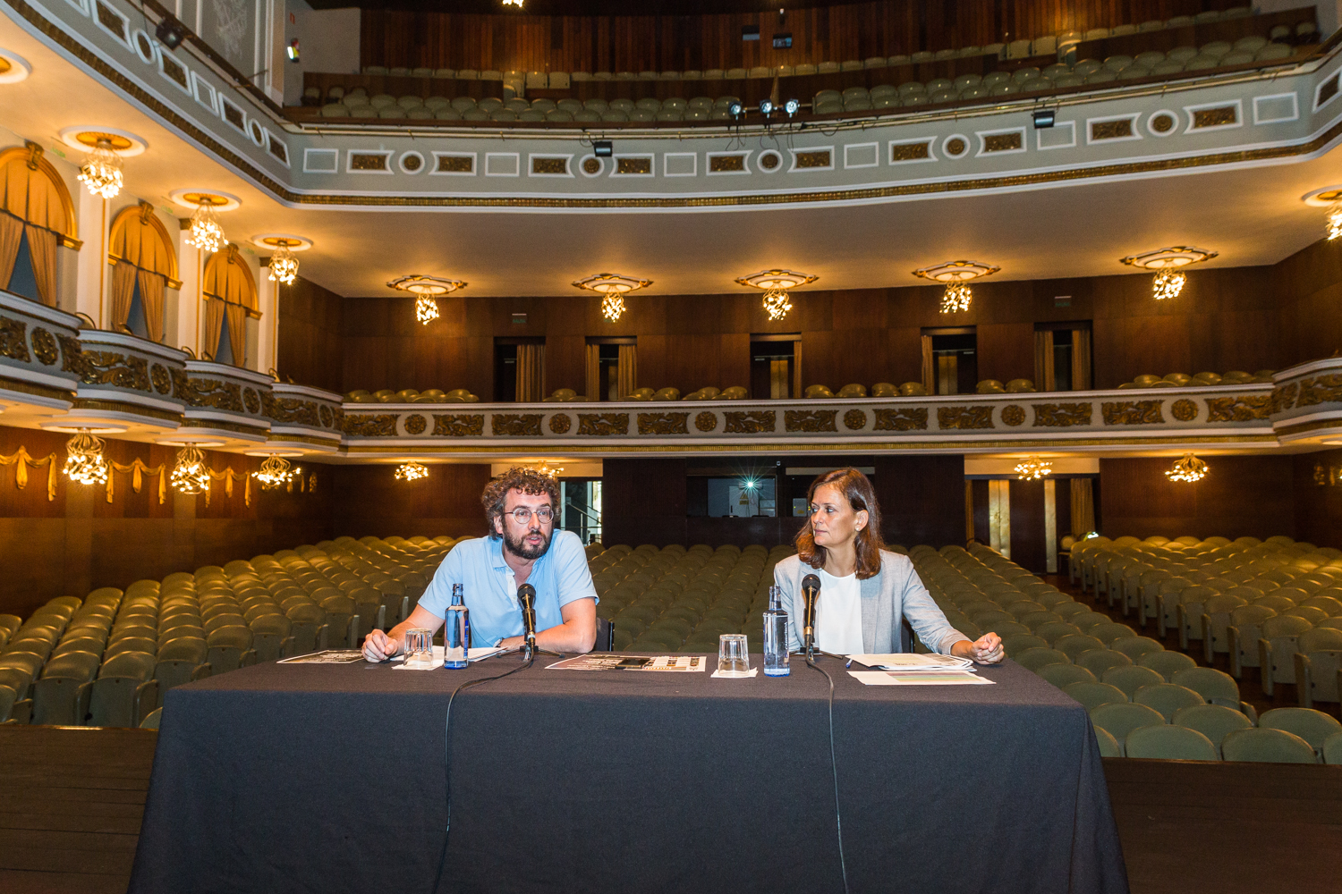 José Manuel Sande e Bettina Kolhaas na presentación do programa do Teatro Colón