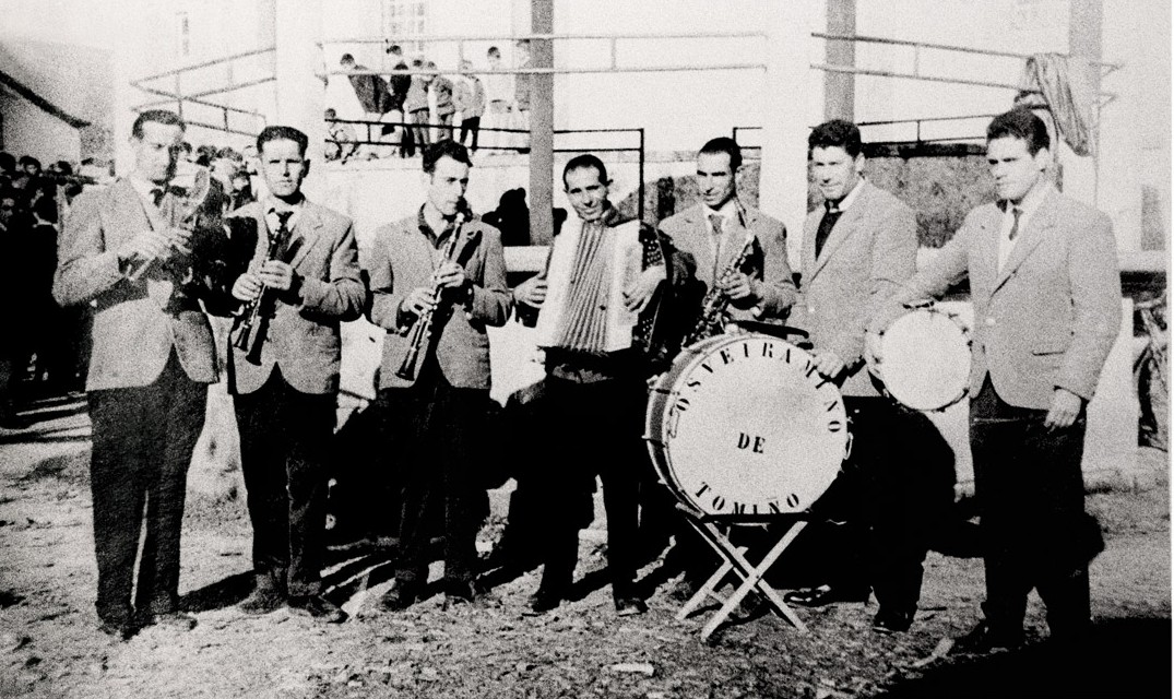 Murga Os Veiramiño de Tomiño (1960). Fonte: Os instrumentos musicais na tradición galega